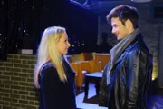 Traumsequenz: Julia (Jenny Bach) stellt sich vor, dass Lukas (Marc Schöttner) auf Anhieb so fasziniert ist von ihr, wie sie von ihm...