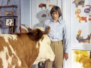 Eben stand da noch ein Mädchen, jetzt läuft eine Kuh durchs Zimmer: Honza (Jan Hrusínsky) hat gerade die Hexe Sexana kennengelernt.