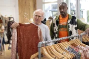 Larry Davis, J.B. Smoove als Leon