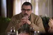 Selbst beim Sonntagsessen mit der Familie, kann Polizeichef Frank (Tom Selleck) nicht abschalten: Wer hat den Kollegen seines Vaters wirklich getötet?
