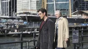 Det. Don Flack (Eddie Cahill, l.) führt Chief Ted Carver (John Larroquette) zum Hudson River. Die Leiche einer Frau, die schwer misshandelt und erschossen wurde, wurde dort geborgen.