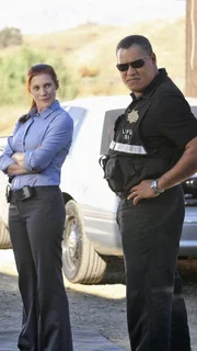 Detective Frankie Reed (Katee Sackhoff) unterstützt Ray Langston (Laurence Fishburne) und sein Team bei den Ermittlungen in den Mordfällen Burns und Adams.