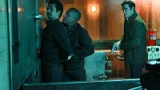 Dr. Sheldon Hawkes (Hill Harper, M.) und Det. Don Flack (Eddie Cahill, r.) nehmen Gordon Sprouse (Jeff Parise) fest. Der Sohn des ursprünglichen Besitzers scheint einer abstoßenden Obsession nachzugehen.
