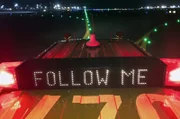 Follow-Me-Car auf dem Flughafen Frankfurt.