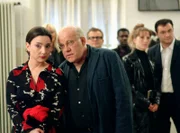 Kommissar Palu (Jochen Senf) mit Freundin Margit (Tatjana Clasing) im Gespräch.