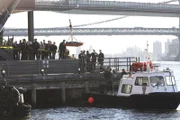 Die Leiche einer Frau, die schwer misshandelt und erschossen wurde, wird aus dem Hudson River geborgen.