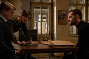 (L-R) Jay Paulson als Agent Harold Porter, Heida Reed als Special Agent Jamie Kellett, Luke Kleintank as Special Agent Scott Forrester
