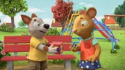 Zac freut sich über das Schachtelmännchen, das Posy eigentlich für Pip beaufsichtigen sollte.
