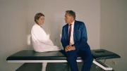 Micki Busch (Caroline Frier), Dr. Friedrich Tümmler (Christian Tramitz). Die Verwendung des sendungsbezogenen Materials ist nur mit dem Hinweis und Verlinkung auf TVNOW gestattet.