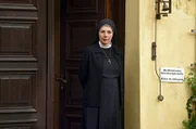 Mutter Oberin (Nina Hoger) sind die Aktivitäten von Schwester Agnes und Stolpe ein Dorn im Auge.