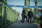 (L-R) Christiane Paul als Europol Agent Katrin Jaeger und Carter Redwood als Special Agent Andre Raines