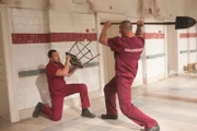 Sullivan Stapleton as Sgt. Damien Scott (l.)