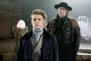 Der Holländer-Michel (Thomas Thieme, r.) macht Peter (Rafael Gareisen, l.) ein perfides Angebot.