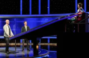 Moderator Alexander Bommes mit dem Kandidaten Christian Stühler und der Jaegerin Adriane Rickel.