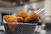 Für diese veganen Chickennuggets der Firma „NotCo“ hat eine Künstliche Intelligenz die pflanzlichen Zutaten ausgewählt, die einem Hühnchen-Geschmack am nächsten kommen.