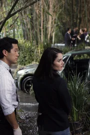 Der Tod von Rosemary Tennant beschäftigt Teresa (Robin Tunney, r.) und Kendall (Tim Kang, l.) ...
