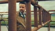 Um einen Mord aufzuklären, muss Inspector Tom Mathias (Richard Harrington) einen alten Fall aufrollen.