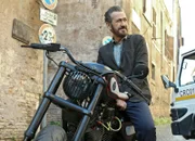 In seiner Heimatstadt Rom kommt Rocco Schiavone (Marco Giallini) am besten mit dem Motorrad durch den dichten Verkehr. Weiteres Bildmaterial finden Sie unter www.br-foto.de.