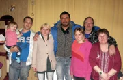 Foto, v.l.: Pria, Pascal, Anita, Sükrü Pehlivan, Laura, Lutz und Marita.