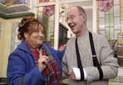 Buchhändlerin Marie Meyer (Marianne Sägebrecht) hat ein großes Herz. Zu groß, findet ihr treuer Freund und Nachbar Hermann Raabe (Hans Peter Korff), der nicht mit ansehen kann, wie die ehemalige Artistin ihre Kunden verwöhnt.