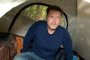 Auf seiner Flucht scheint es für Lars (Hardy Krüger) kein Zurück zu geben.