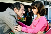 Merab Ninidze (Hakim Kostres), Fiona Hauser (Anisa Kostres).