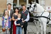 Im Zentrum der Serie steht die erfolgreiche Unternehmensberaterin Katharina Lenz, die kurz vor der Hochzeit mit ihrem Traummann steht. Doch dann kommt alles anders. Nach einem Todesfall in der Familie wird Katharina über Nacht zur Gestütsleiterin von Piber und damit zur Herrin über Hunderte Lipizzaner.