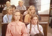 Laura (Melissa Gilbert, r.) und Mary (Melissa Sue Anderson, l.) erfahren mit Spannung von dem bevorstehenden Wettbewerb.