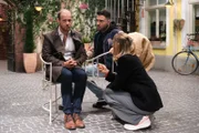 Tobias lässt sich nur widerstrebend von seinem Vorhaben abbringen. In der Mitte Easy, rechts Stella.