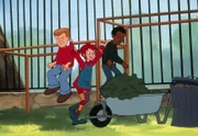Der Kraftprotz Bengt (li.) und seine Bande bekommen von Pippi in der Pause auf dem Schulhof eine Lektion erteilt.