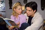 Als Kati (Tanja Szewczenko) Paco (Milos Vukovic) abhört, muss sie feststellen, dass er trotz angeblich wochenlangen Lernens kaum etwas von dem Lernstoff beherrscht...