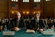Tschugger Staffel 4 Regie: David Constantin, Johannes Bachmann Drehbuch: David Constantin, Johannes Bachmann, Jelena Vujović, Fiona Schreier, Pascal Glatz, Christian Wehrlin Produktion: Shining Film AG Folge 1 Hauptbild 3 Die Weltenretter: Dragan Vujic als Pirmin und David Constantin als Bax 2024