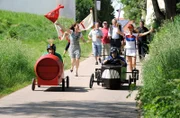 Beim Seifenkistenrennen werden Sebastian und Mike zu Rivalen. Von links: Sebastian Wildner (Herbert Ulrich) und Mike Preissinger (Harry Blank).