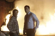 Ermitteln in einem neuen Mordfall: Patrick Jane (Simon Baker, l.) und Wayne Rigsby (Owain Yeoman, r.) ...