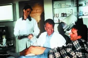 (v.l.n.r.) Traudl (Carin C. Tietze); Dr. Thomas Burgner (Gerhart Lippert); Alfi (Peter von Strombeck)