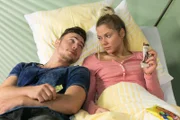 Marie (Cheyenne Pahde) erfährt Ronny (Bela Klentze), dass sie Michelle scheinbar zu Unrecht beschuldigt hat.