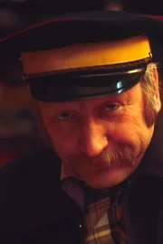 Karl Merkatz (Edmund "Mundl" Sackbauer).