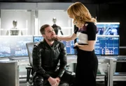 Oliver Queen (Stephen Amell) und Felicity Smoak (Emily Bett Rickards)
+++