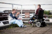 Jonas (Damian Hardung, l.) sucht das Gespräch mit Ruben (Domink Buch).
