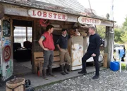Maine - Gordon Ramsay meets with father and son duo Adam and Zeb to harvest clams and oysters.