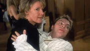 Nikola (Mariele Millowitsch) und Tim (Oliver Reinhard) versuchen auf Teufel komm raus eine gute Figur beim Tangotanzen zu machen, wirken aber etwas angespannt...