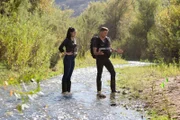 Serena Chavez (Ariana Guerra, l.) und Josh Folsom (Matt Lauria, r.)  +++