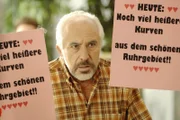 Murats Onkel Erdogan (Erden Alkan) spioniert Atzes Kiosk aus, um hinter das Geheimnis seines Erfolges zu kommen.