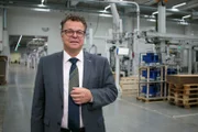 Rainer Grill, Leiter der Öffentlichkeitsarbeit des schwäbischen Ventilatorenherstellers Ziehl-Abegg, wirbt auf TikTok um neue Mitarbeiter.