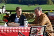 Theresa (Ines Lutz, l.); André (Joachim Lätsch, r.)