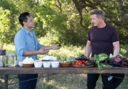 Gordon Ramsay (r.)