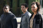 (v.l.n.r.) Dean Miller (Okieriete Onaodowan); Victoria "Vic" Hughes (Barrett Doss); Travis Montgomery (Jay Hayden)