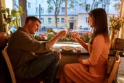 Wie soll Umut (Uğur Ekeroğlu) Amira (Songül Ince) beibringen, dass er die von seinem Vater arrangierte Ehe mit ihr nicht eingehen möchte.