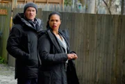 Jess LaCroix (Julian McMahon, l.); Sheryll Barnes (Roxy Sternberg, r.)