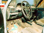 Die Polizei hat das Auto eines als vermisst gemeldeten Mannes gefunden, doch von dem Besitzer fehlt nach wie vor jede Spur. Das Wageninnere ist über und über mit Motoröl bedeckt.